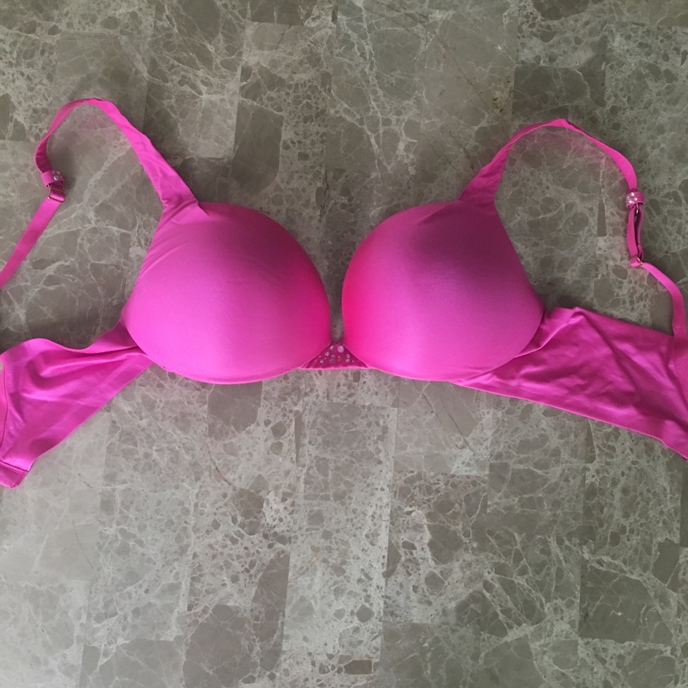 NWOT Victoria’s Secret Plunge Bra